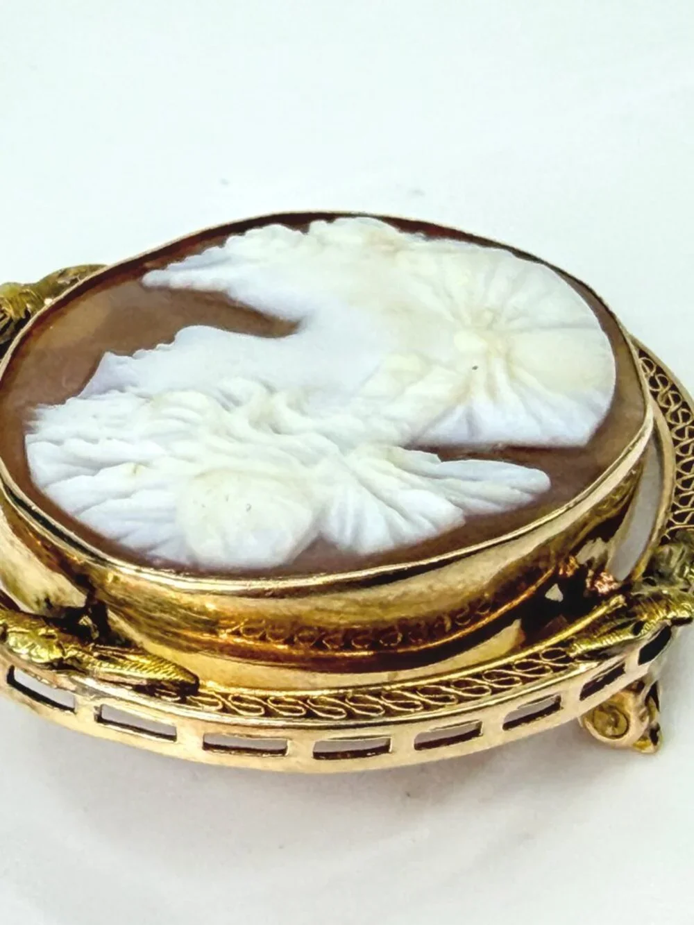 Antique 14K Gold Hand Carved Shell Cameo Brooch Ornate Filigree JR1989
